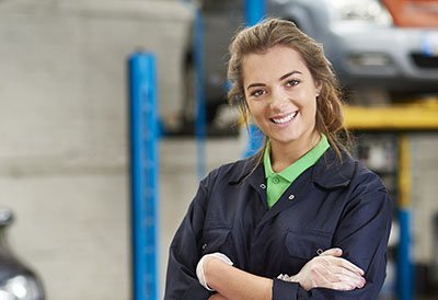 Mujer en el taller